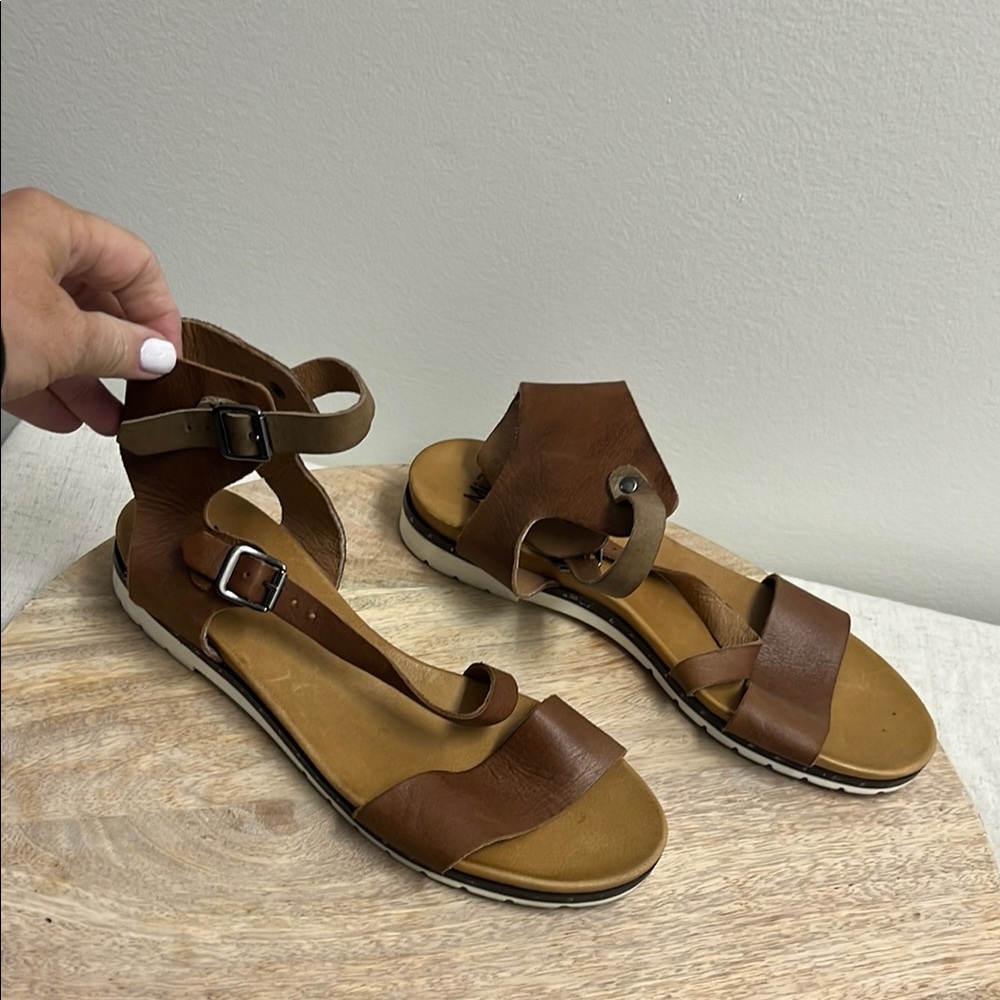 Chic Brown Leather Sandals with Buckle